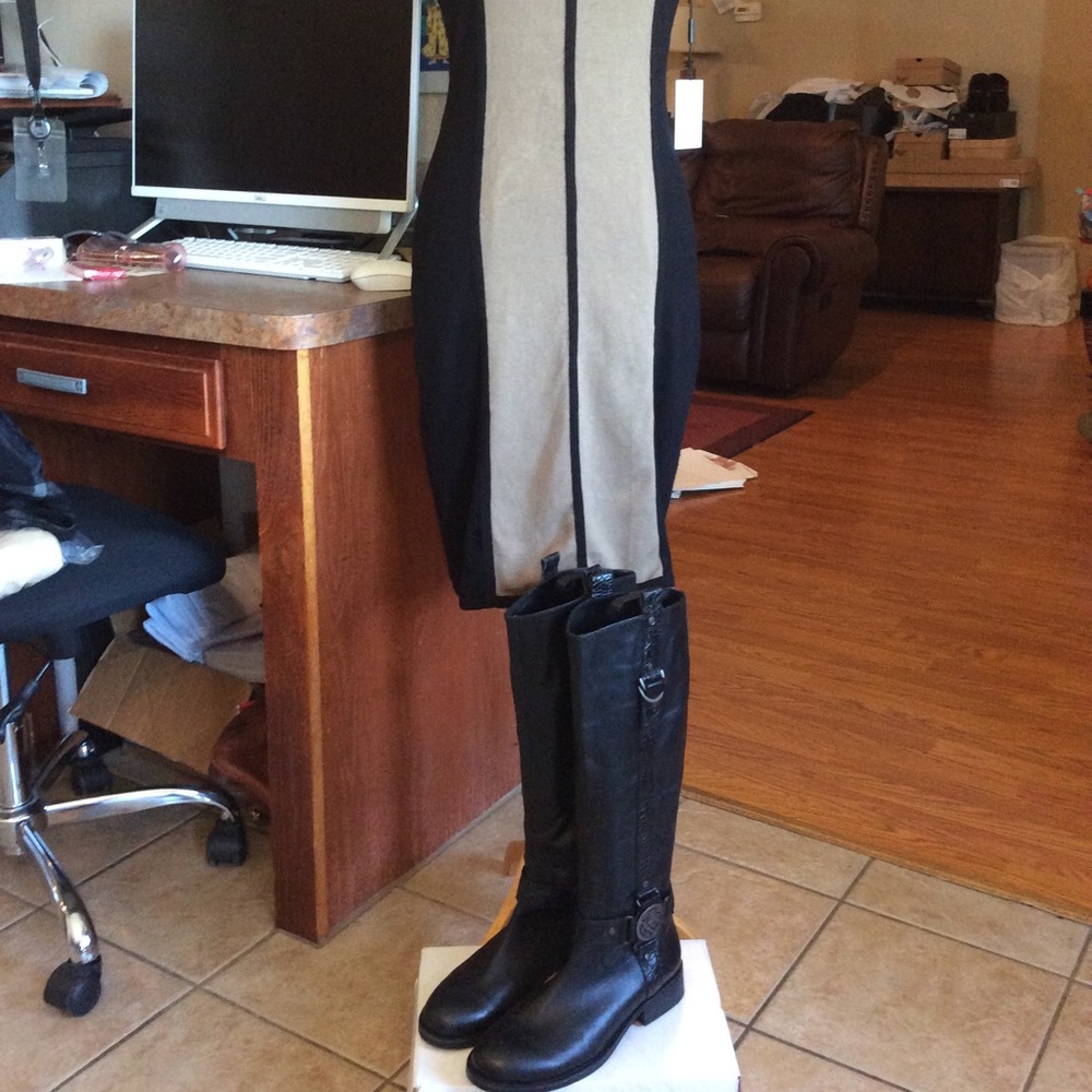 Vince Camuto VC-Fantastic Black Leather Riding Boots Size 9B/39, Pre-owned - Picture 3 of 16